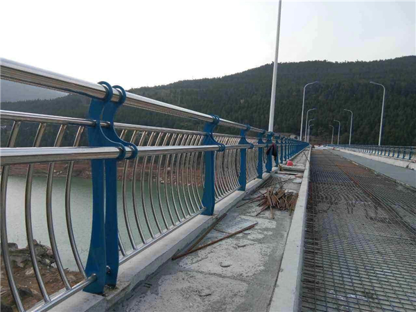 阳泉不锈钢桥梁护栏的特点及其在桥梁安全中的重要作用